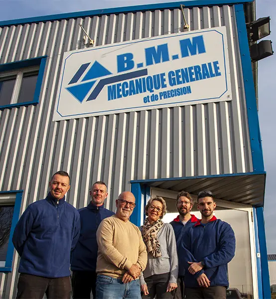 Equipe de l'entreprise d'usinage BMM